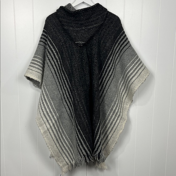 Poncho Womens Black Gray Pullover Fringe Hem Open Sides 1 Button Close Hoodie - Picture 8 of 9